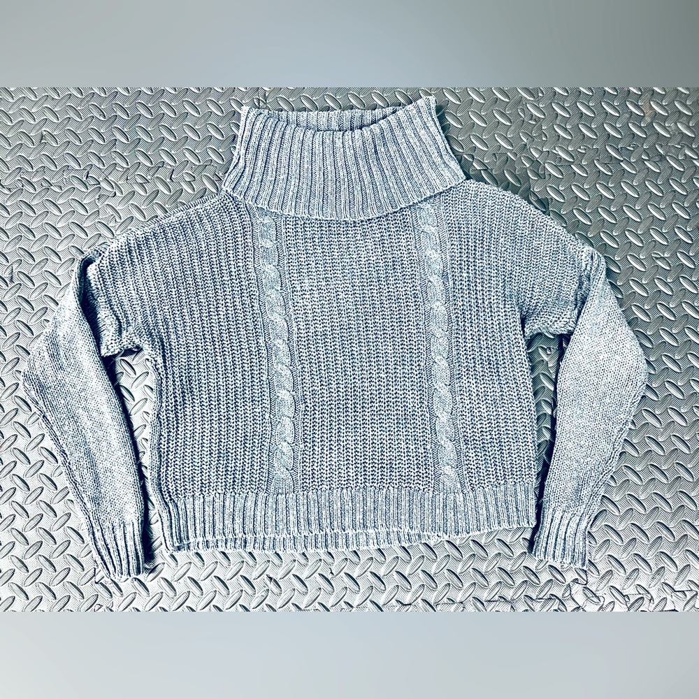 HOLLISTER Long Sleeve Turtle Neck Sweater for Womens. Size Small, Color Gray.
